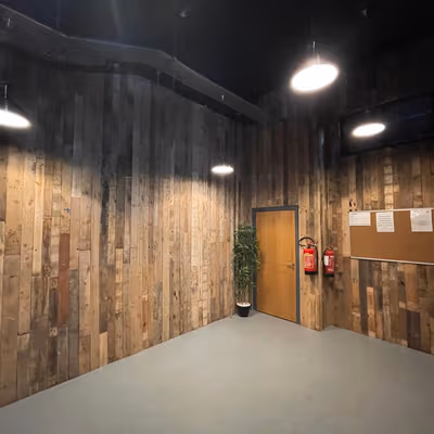 Wendover Court, Western Avenue Image 9