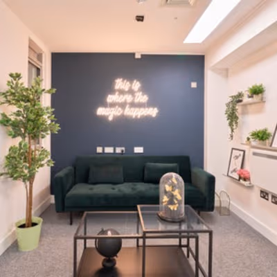 262a Fulham Rd, London Image 2