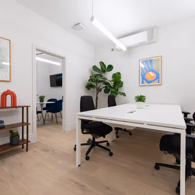 321 Oxford Street, Greater London Image 4