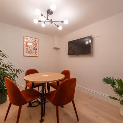 321 Oxford Street, Greater London Image 11