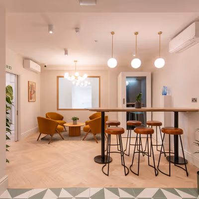 321 Oxford Street, Greater London Image 2