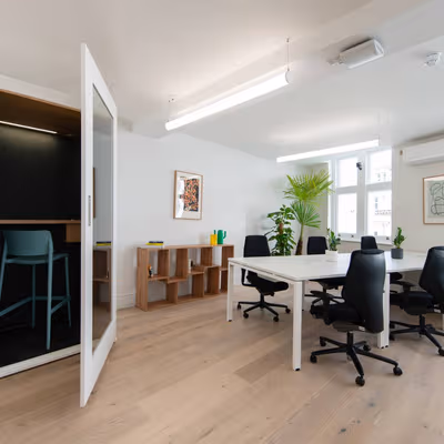 321 Oxford Street, Greater London Image 5