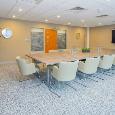 Holyrood Close, Poole Image 2