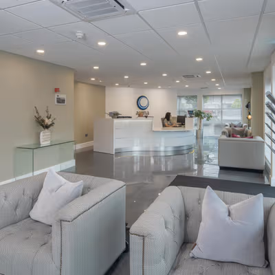 Holyrood Close, Poole Image 5