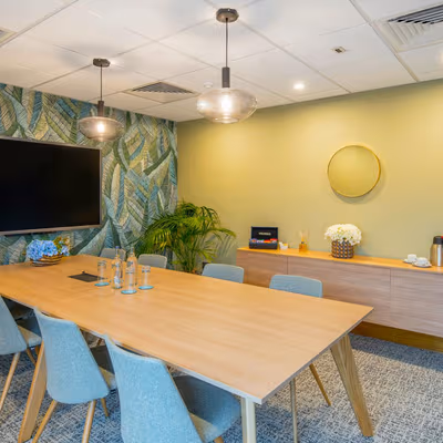 Holyrood Close, Poole Image 4