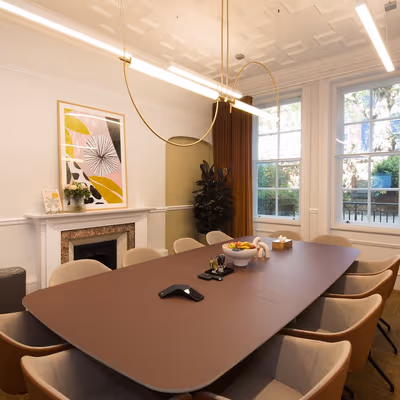 128 Buckingham Palace Road, Greater London Image 3