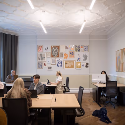 128 Buckingham Palace Road, Greater London Image 2