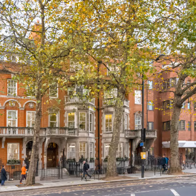 128 Buckingham Palace Road, Greater London Image 8