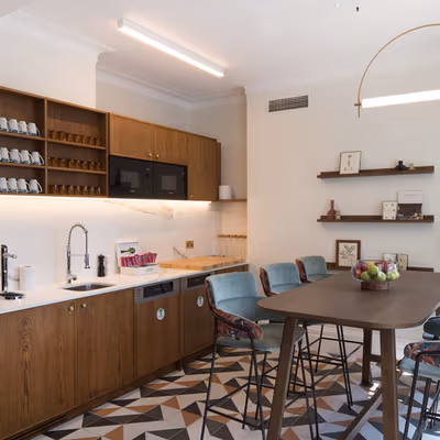 162 Buckingham Palace Road, Greater London Image 5