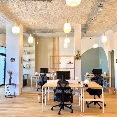 4 Place De La Gare Des Vallées, La Garenne-colombes Image 1