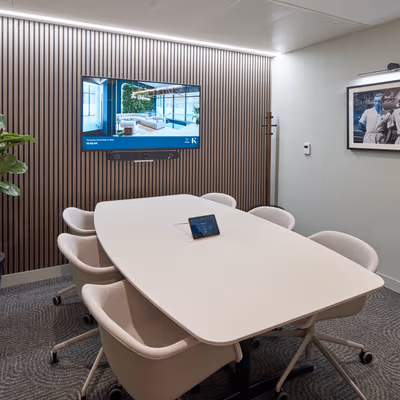 2 Valentine Place, London Image 7