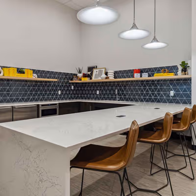 3870 Ponte Ave, Addison Image 5