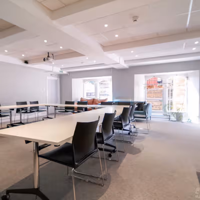 16 Oakfield Road, Clifton Image 2