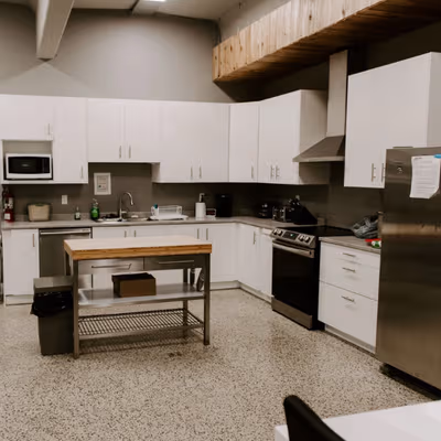 499 Hill St, London Image 6