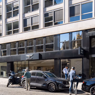 37 Av Pierre 1er De Serbie, Paris Image 7