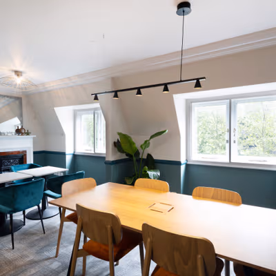 132 Buckingham Palace Road, Greater London Image 2