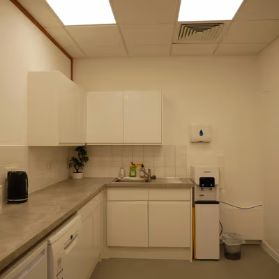 5 Oaks Court Warwick Road, Borehamwood Image 9