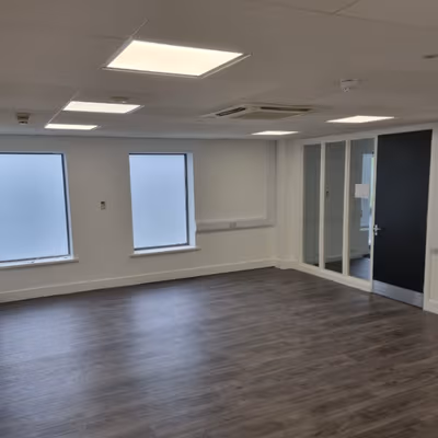 Forsyth Rd, Woking Image 3