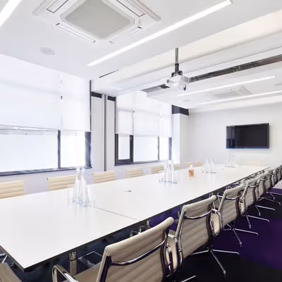 3 Lloyds Avenue, London Image 5