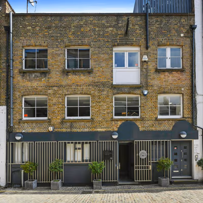 11-12 Charlotte Mews, Fitzrovia Image 7