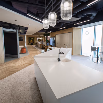 Wellington Way, Surrey Image 9