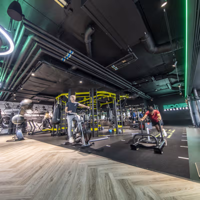 Wellington Way, Surrey Image 11