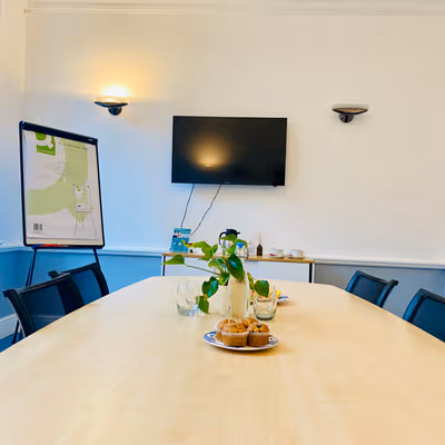 9 Park Square East, West Yorkshire Image 5