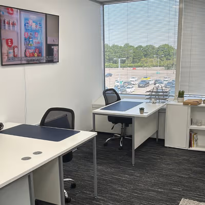 125 High Street, Crawley Image 1