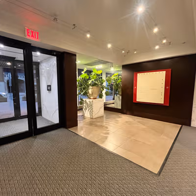 222 Somerset Street West, Ottawa Image 1