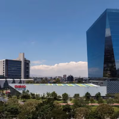 Calle 81 B Con Av Boyacátorre Fura, Bogota Image 8