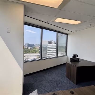 55 Commerce Valley Drive West, Markham Image 4