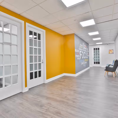 5500 North Service Road, Burlington Image 3