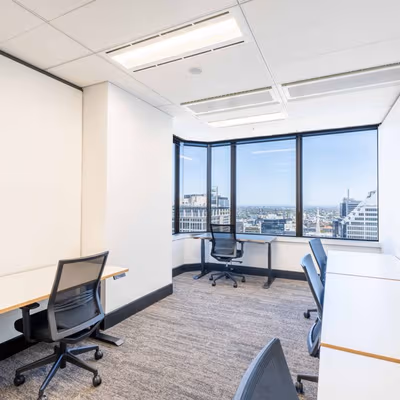 215 Adelaide Street, Carina Image 1