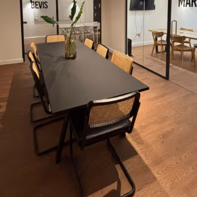 215 Vauxhall Bridge Rd Greater Pimlico, London Image 1