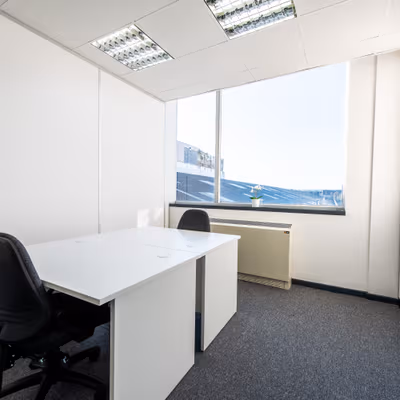 981 Great West Road, Brentford Image 1