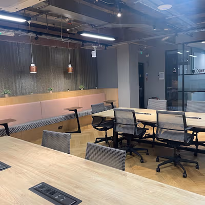 4 Crown Place, London Image 4