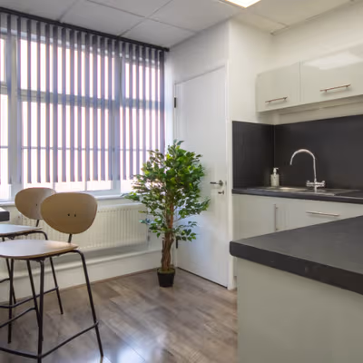 351 Rainham Rd S, Dagenham Image 5