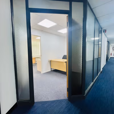 60 North Circular Road, Park Royal Image 35