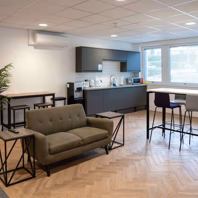 Capital Drive, Linford Wood Image 5