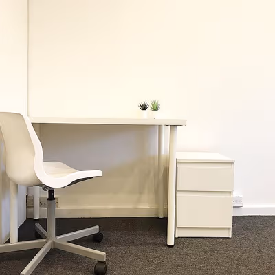 79a Grapes House Esher High Street, Esher Image 4