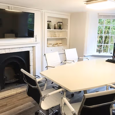 79a Grapes House Esher High Street, Esher Image 3