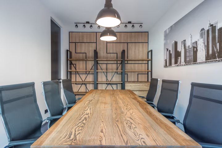6 Impactful Desk-Sharing Strategies You Can Use in 2025