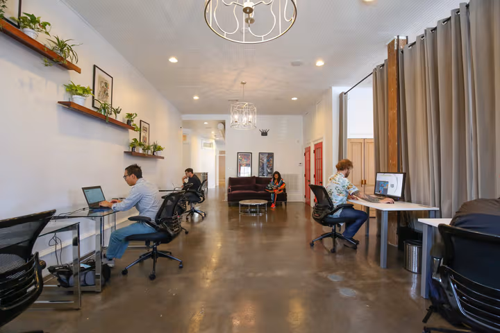 hot desking vs dedicated desk Dedicated Desk or Hot Desk? A Practical Guide for Small Teams