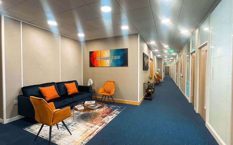 720 Centennial Court, Elstree Image 6