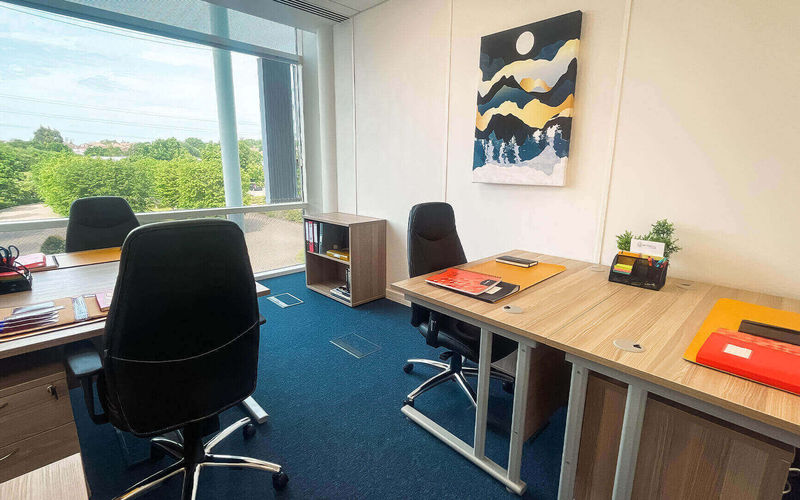 720 Centennial Court, Elstree Image 1