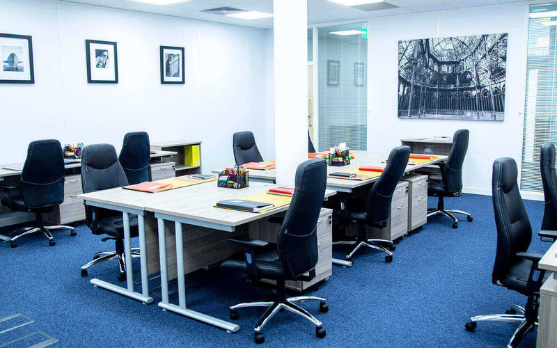 720 Centennial Court, Elstree Image 3