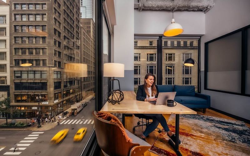 100 S State St, Chicago Image 4