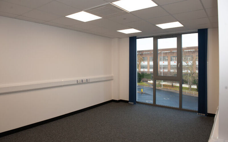 893 Great West Road, Isleworth Image 2