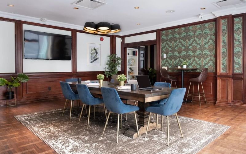 212 King St W, Toronto Image 1