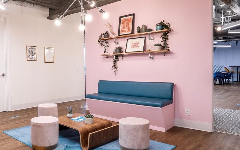 180 Dundas St W, Toronto Image 2